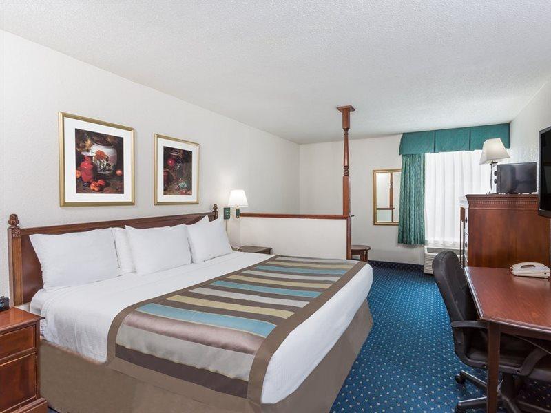 Baymont By Wyndham Greensboro/Coliseum Exterior foto