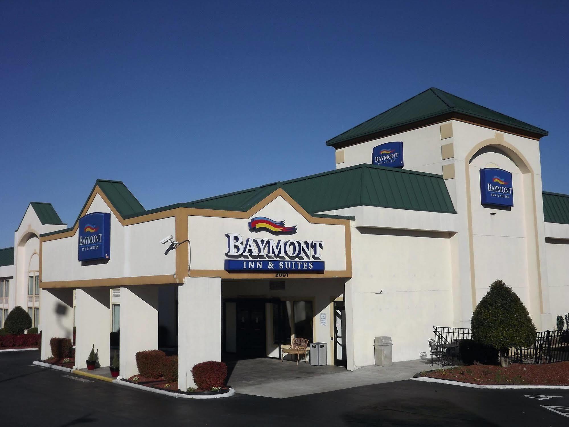 Baymont By Wyndham Greensboro/Coliseum Exterior foto